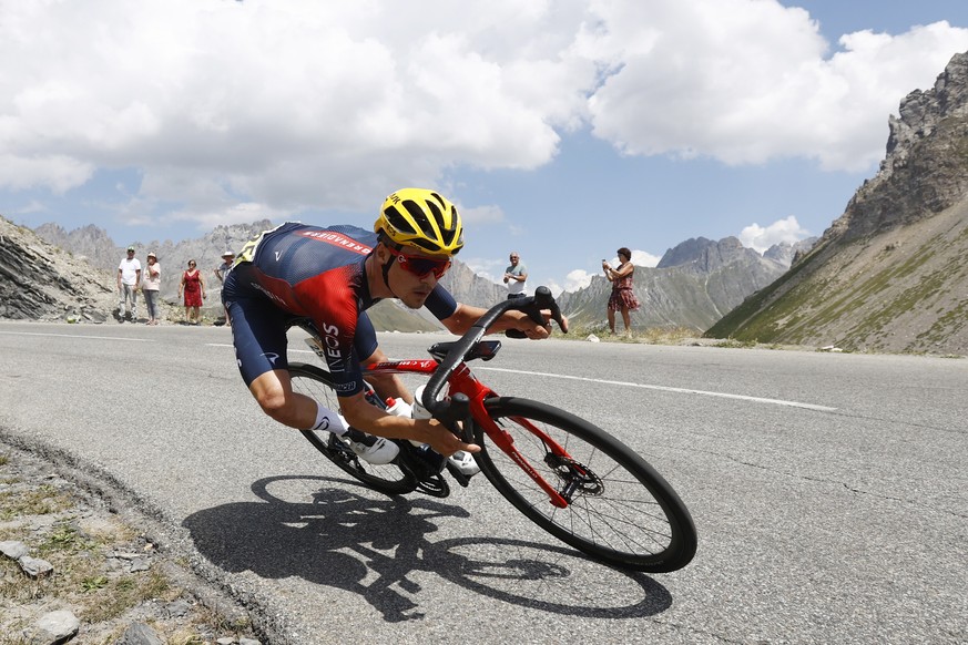 epa10070721 British rider Thomas Pidcock of Ineos Grenadiers in action during the 12th stage of the Tour de France 2022 over 165.1km from Briancon to Alpe d&#039;Huez, France, 14 July 2022. EPA/GUILLA ...