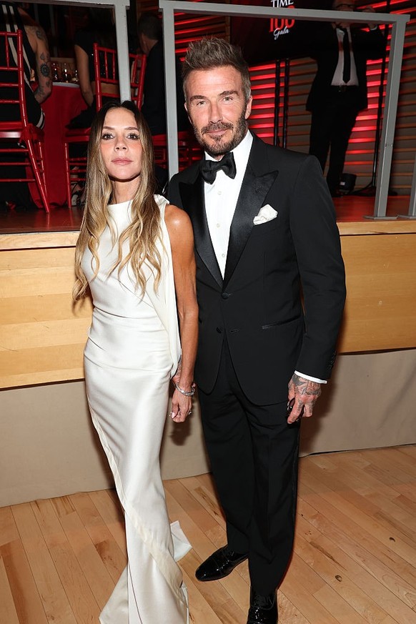 WASHINGTON, DC - APRIL 28:U.S. President Donald Trump and First Lady Melania Trump pose on the balcony of the White House during a state arrival ceremony on the South Lawn of the White House on day tw ...
