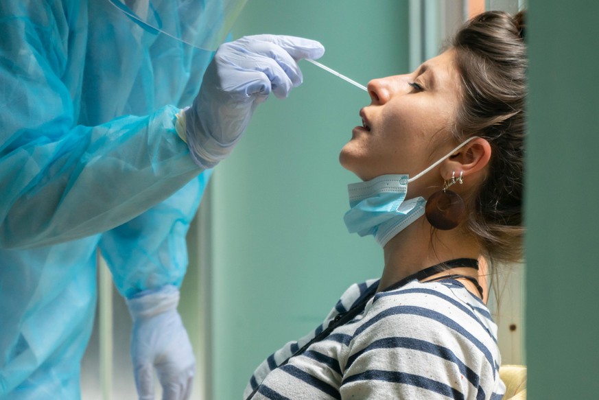 Non-vacciné? Préparez vos narines pour visiter la France cet été
