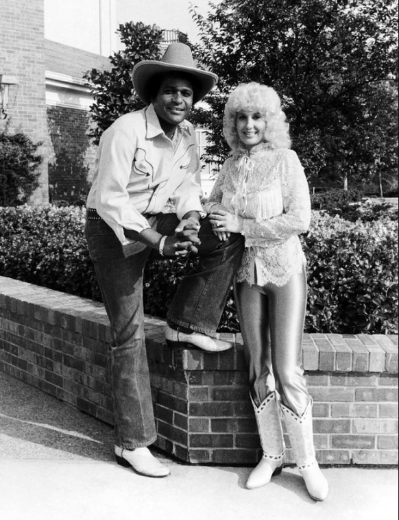 Les deux stars de la country Charley Pride et Tammy Wynette.