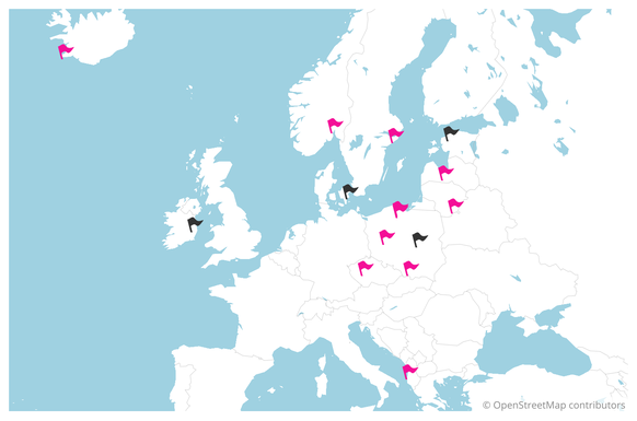 Les villes qui ont renommé la rue de l'ambassade de Russie (en rose) et qui prévoient de le faire (en noir).