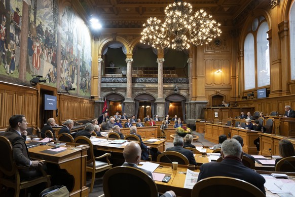 Parlamentarier debattieren waehrend der Herbstsession der Eidgenoessischen Raete, am Freitag, 30. September 2022 im Staenderat in Bern. (KEYSTONE/Anthony Anex)