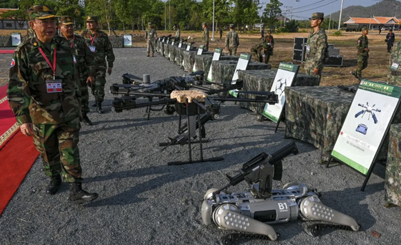 L'armée chinoise utilise un chien robot avec mitrailleuse intégrée