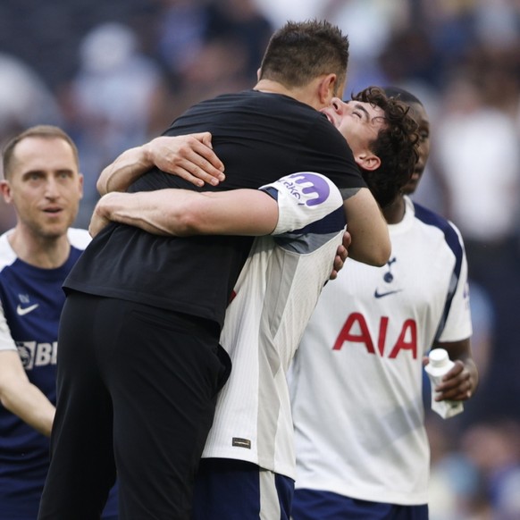 Roberto De Zerbi et Archie Gray heureux de rester en Premier League