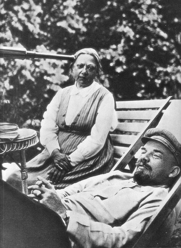 Nadejda Kroupskaïa et Lénine en 1922.