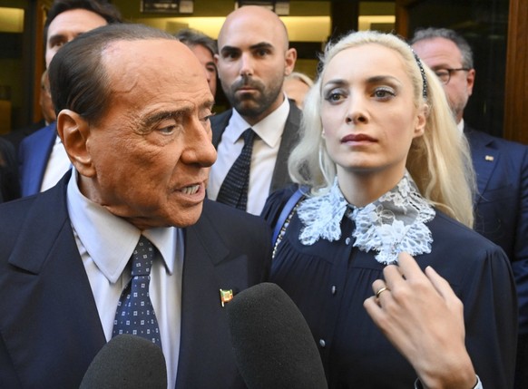 epa10250906 Leader of &#039;Forza Italia&#039; Silvio Berlusconi speaks to journalists leaving the parliamentary groups at the Chamber of Deputies with Member of Italian Chamber of Deputies, Marta Fas ...