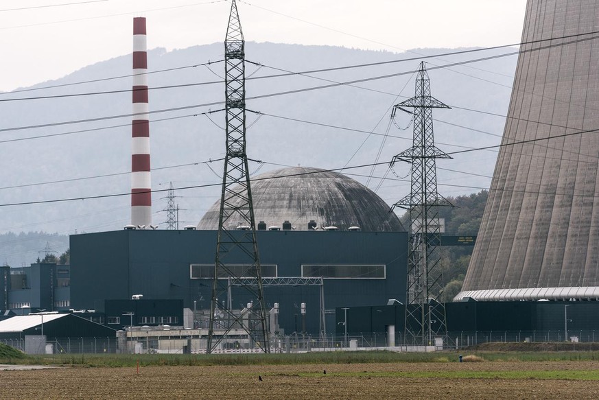 Parial view of the dome of the reactor building and cooling tower of the Goesgen nuclear power plant, photographed in Dulliken, in the Canton of Solothurn, Switzerland, on October 14, 2016. (KEYSTONE/ ...