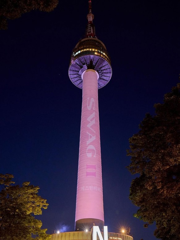 La N Seoul Tower (ou Namsan Tower), à Séoul en Corée du Sud.