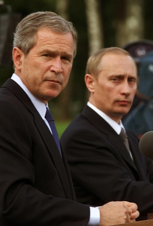 Les attentats du 11 septembre 2001 représentent une occasion rêvée pour Poutine de revenir sur la scène internationale. Mais Bush ne l'entend pas de cette oreille.