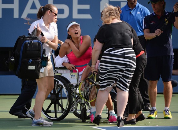 Elle sort en chaise roulante de sa demi-finale de l'US Open 2014.