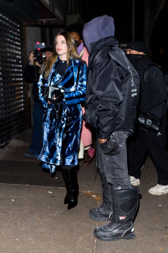 NEW YORK, NEW YORK - JANUARY 04: Julia Fox (L) and Kanye West are seen in Greenwich Village on January 04, 2022 in New York City. (Photo by Gotham/GC Images)