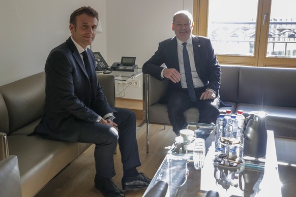 Macron et Scholz lors d'une brève rencontre spontanée à Bruxelles cette semaine.