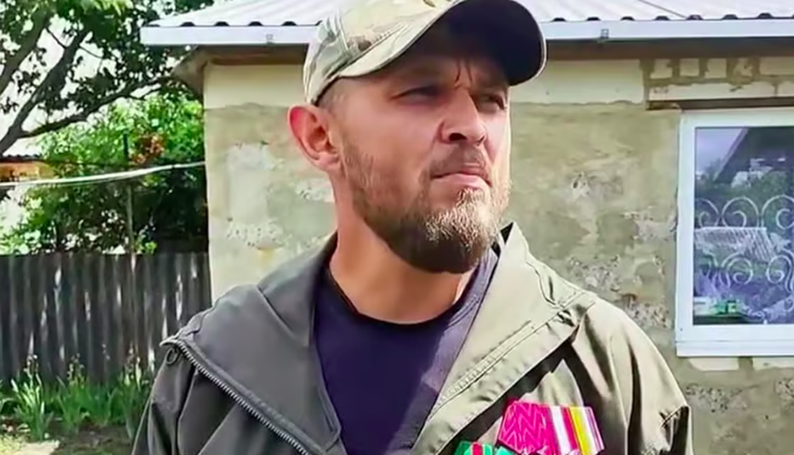 Der russische Soldat Alexander Lunin während einer Videobotschaft an Wladimir Putin.