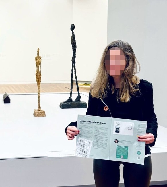 L'escroc du magazine postal « Die Lupe ». Son timbre spécial « Giacometti » est présenté sur une double page, aux côtés d'autres projets fictifs de CG