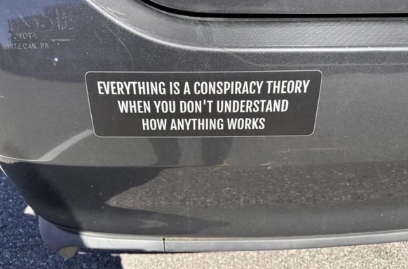 Okay bei diesen Autoaufklebern mussten wir lachen. 
https://chameleonmemes.com/wp-content/uploads/2025/01/Dont-mind-if-I-do.webp