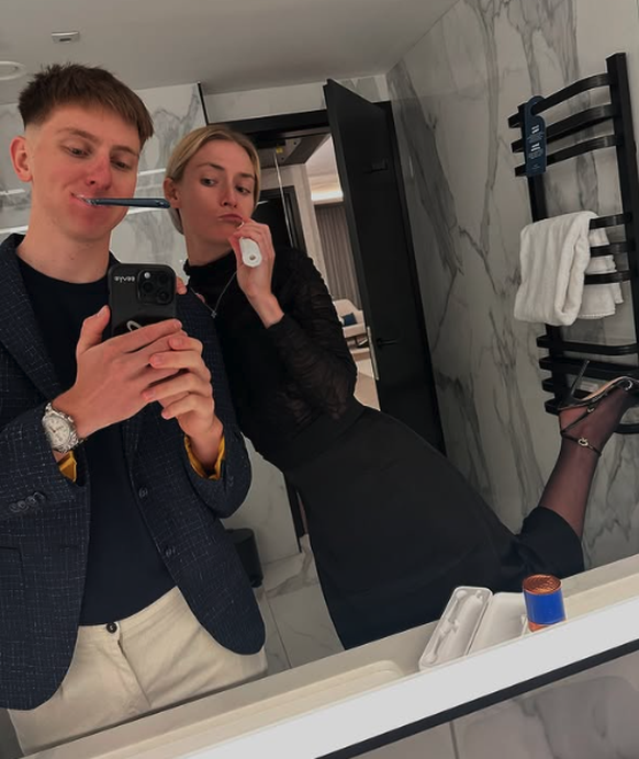 Tadej Pogacar et Urska Zigart ont bien écouté le dentiste.