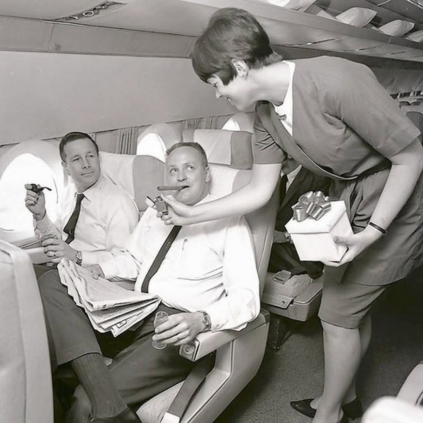 Als es noch Flüge exklusiv für Männer gab (und Frauen nur als Stewardessen mitfliegen durften)

https://www.watson.ch/populaerkultur/panorama/338866214-damals-als-es-men-only-extrafluege-gab-stewardes ...