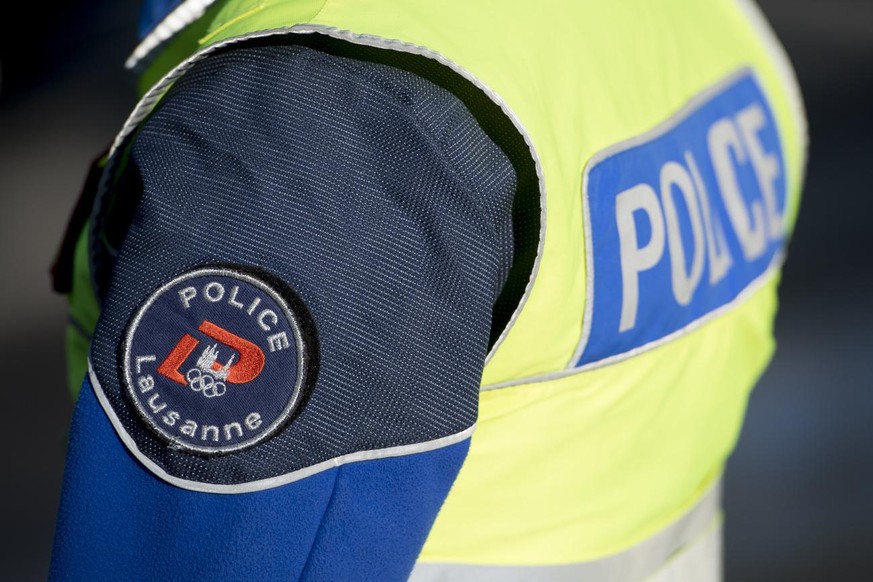 Un policier de la Police de Lausanne effectue un controle d&#039;une voiture lors de la campagne de prevention routiere pour la rentree scolaire 2018 ce lundi 27 aout 2018 a Lausanne. A l&#039;occasio ...