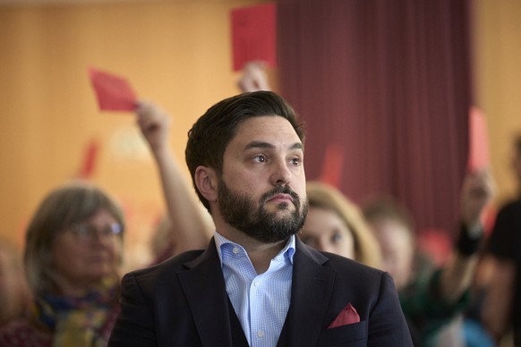 Cedric Wermuth, Co-Parteipraesident und Nationalrat SP-AG, reagiert bei seiner Nomination fuer die Nationalratswahlen 2027 am Parteitag der SP Aargau am Samstag, 25. April 2026 in der BBZ in Zofingen. ...