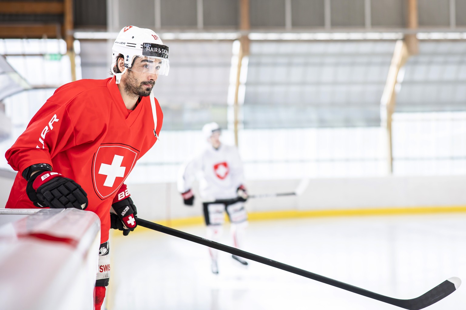 Andres Ambuehl waehrend eines Trainings im Rahmen der Vorbereitungen der Schweizer Eishockey-Nationalmannschaft auf die WM in Riga, am Mittwoch, 26. April 2023 in der Kunsteisbahn in Zuerich. (KEYSTON ...