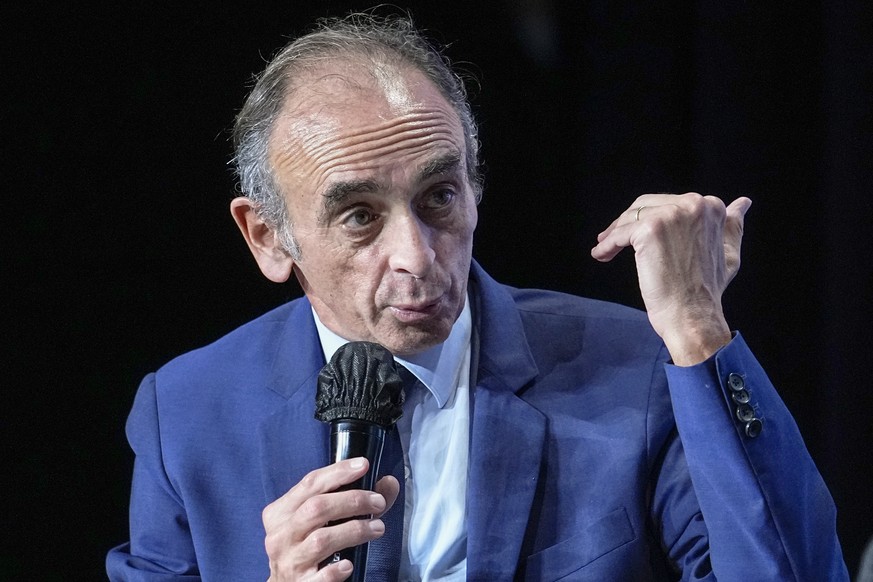 Hard-right political talk-show star Eric Zemmour talks during a meeting to promote his latest book &quot;La France n&#039;a pas dit son dernier mot&quot; (France has not yet said its last word) in Ver ...