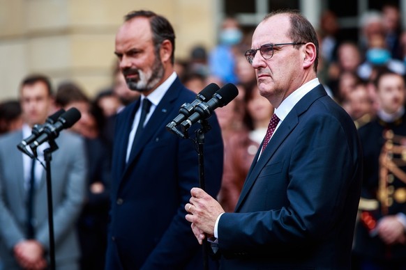 epa08525586 Outgoing French Prime Minister Edouard Philippe (L) flanked by newly appointed Prime Minister Jean Castex (R) during a handover ceremony in hotel Matignon, Paris, France, 03 July 2020. Cas ...