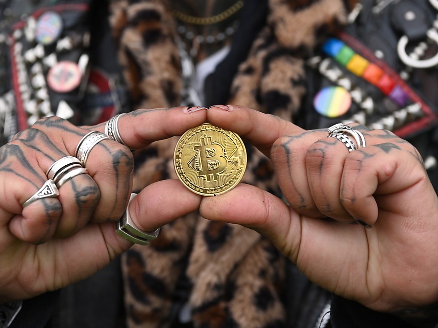 Selon les analystes, le bitcoin pourrait chuter vers les 10'000 dollars en raison d'une combinaison de risques multiples. (archives)