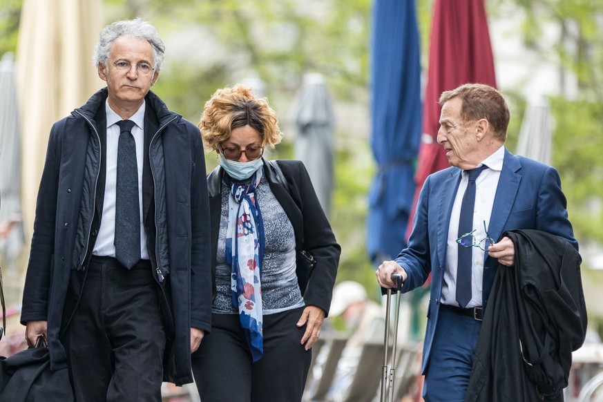 &quot;Brigitte&quot; (center with a mask), one of the alleged victims of Swiss leading Islamic scholar Tariq Ramadan arrives at Geneva&#039;s courthouse with her Swiss lawyers François Zimeray (left), ...