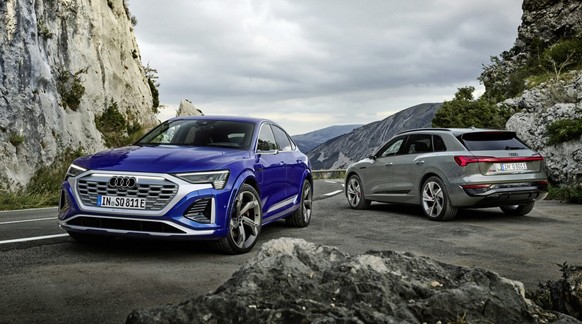 Audi SQ8 Sportback e-tron quattro, Static photo, Colour: Ultra Blue metallic.
Audi Q8 e-tron quattro, Static photo, Colour: Chronos Gray metallic.