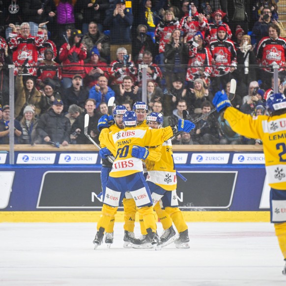 La joie des joueurs de Davos, qui ont remporté la 97e Coupe Spengler