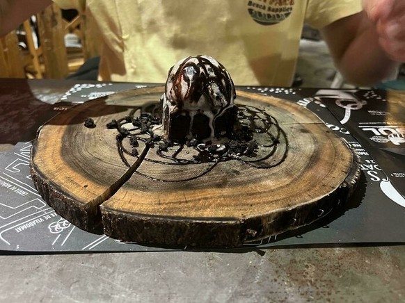 WE WANT PLATES 

https://www.reddit.com/r/WeWantPlates/comments/1l0a554/brownie_and_ice_cream_on_a_slice_of_wood_with_a/