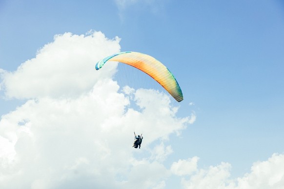 Deux accidents de parapente en une journée dans le canton de Fribourg