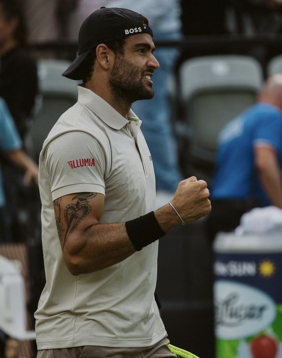 Matteo Berrettini a plusieurs tatouages, dont celui sur son biceps droit.