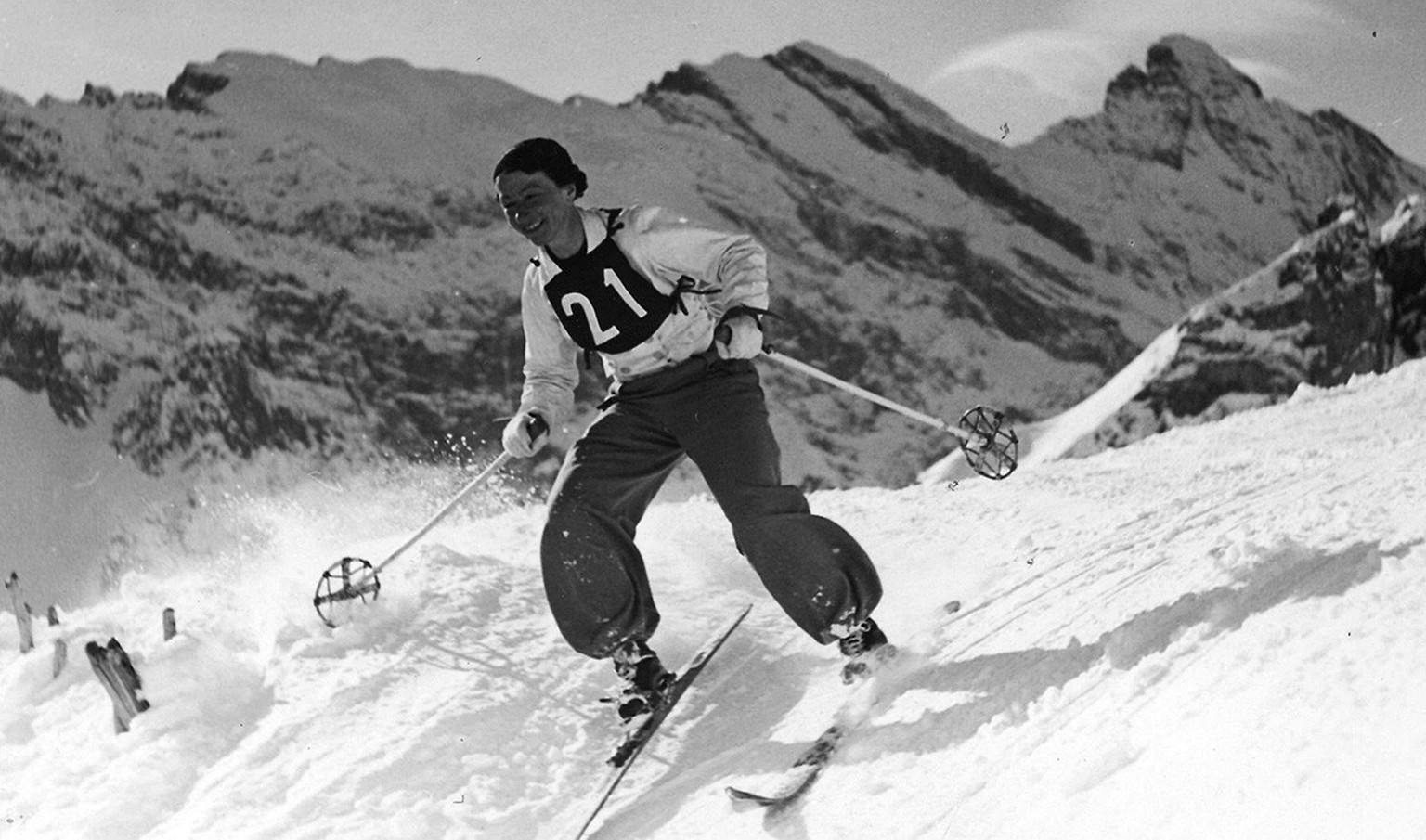 Rösli Streiff en 1934 lors de la «No Fall Race» à Mürren (auteur inconnu).
https://www.freulerpalast.ch/ausstellungen_und_events/staendige_ausstellung/skisportmuseum/