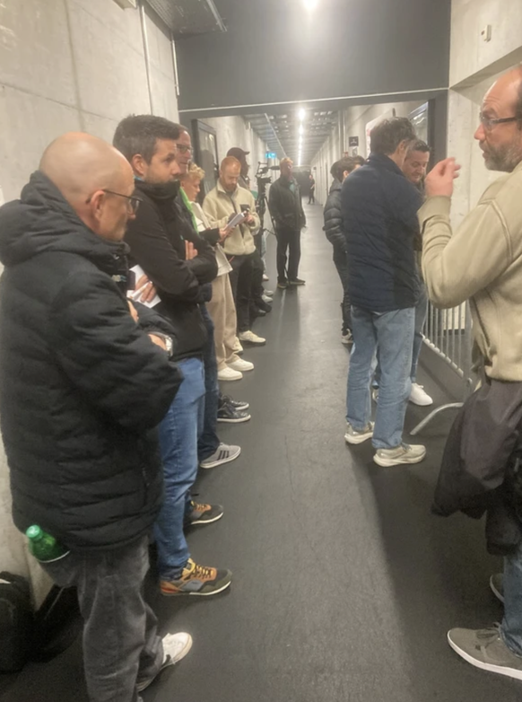 Les médias se sont pressés à Bienne.