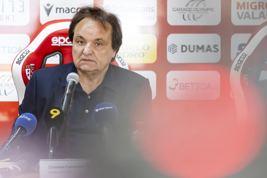 Christian Constantin, president du FC Sion, parle lors d'une conference de presse du FC Sion ce mardi 21 avril 2026 au stade de Tourbillon a Sion. (KEYSTONE/Cyril Zingaro)