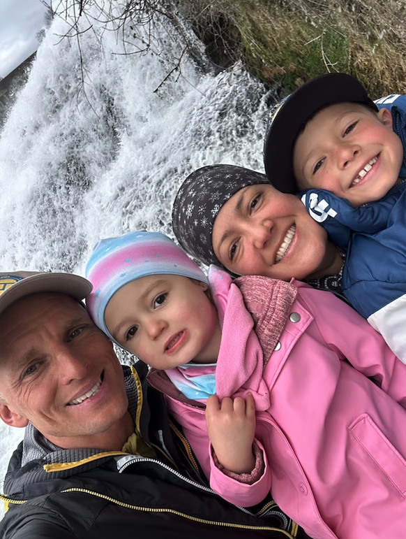 Karl Egloff avec sa femme et ses enfants.