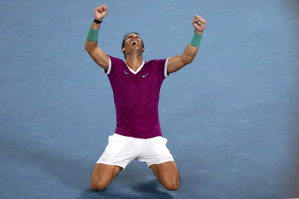 Nadal a remporté l'Open d'Australie en 2022 après sa victoire en finale contre Medvedev en cinq sets (2-6 6-7 6-4 6-4 7-5) et plus de 5 heures de jeu.