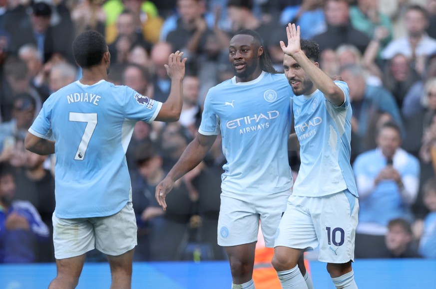 epa13251996 Antoine Semenyo of Manchester City celebrates scoring the 3-2 goal with Rayan Cherki of Manchester City (R) and Iliman Ndiaye of Manchester City (L) during the English Premier League match ...