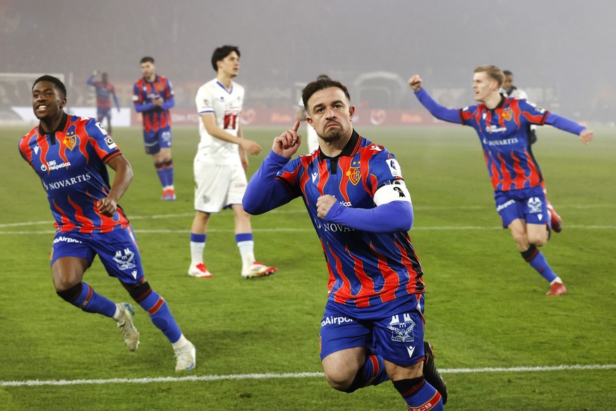 Xherdan Shaqiri (FCB), Mitte, jubelt nach seinem Tor zum 1:1 im Fussball Meisterschaftsspiel der Regular Season der Swiss Super League zwischen dem FC Basel 1893 und dem FC Luzern im Stadion St. Jakob ...