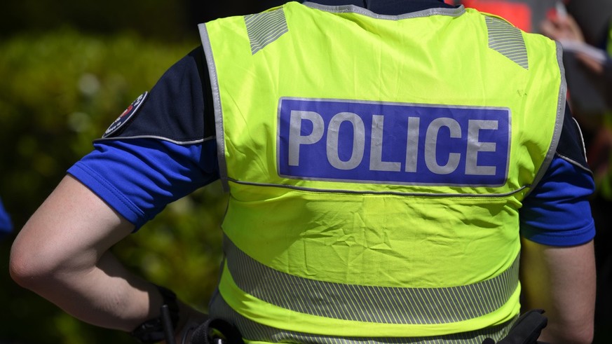 Le mot &quot;Police&quot; est photographie sur un gilet porte par un policier de la villle de Lausanne lors d&#039;un exercice de secours dans le nouveau tunnel sous l&#039;avenue d&#039;Echallens du  ...