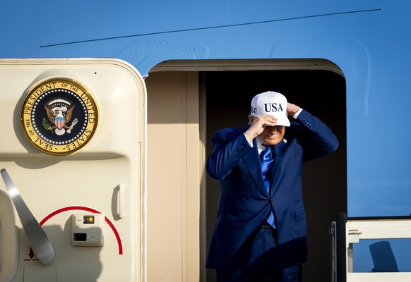 epa12195361 US President Donald Trump arrives on Air Force One at Schiphol Airport in Amsterdam, The Netherlands, 24 June 2025, ahead of the NATO summit. The Netherlands hosts the NATO Summit in The H ...