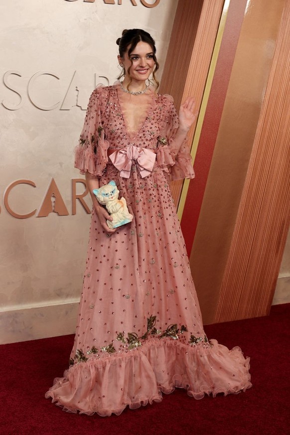 HOLLYWOOD, CALIFORNIA - MARCH 02: Charlotte Lawrence attends the 97th Annual Oscars at Dolby Theatre on March 02, 2025 in Hollywood, California. (Photo by Frazer Harrison/WireImage)