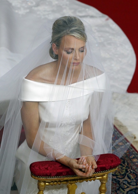 Charlene Princess of Monaco kneels in prayer during her religious wedding ceremony to her husband Prince Albert II of Monaco at the Monaco palace, Saturday, July 2, 2011. (AP Photo/Eric Gaillard, Pool ...