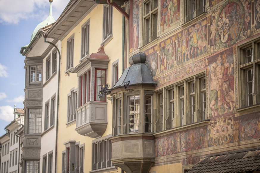 Schaffhouse est connue pour ses encorbellements richement décorés et ses façades peintes.