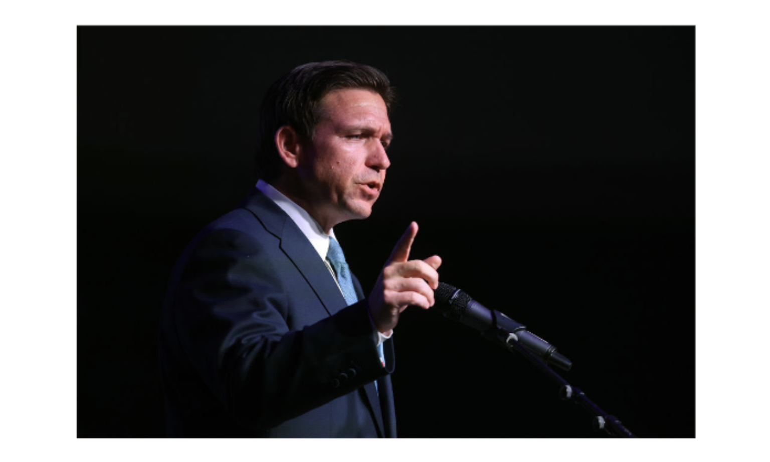 Le républicain et candidat potentiel aux élections est sur tous les fronts.