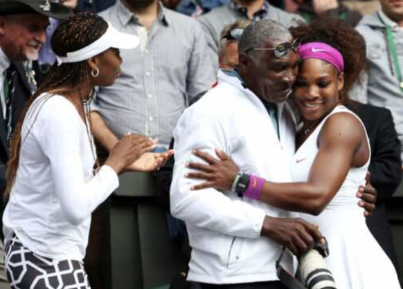 Richard Williams avec ses filles Serena (à droite) et Venus.