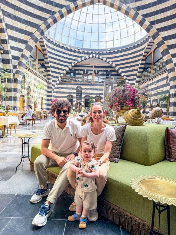 Maher Akraa-Meyer, réfugié syrien en Suisse, passe quelques jours en Syrie avec sa famille. Ici à l'hôtel Khan Sulayman Pasha, dans la vieille ville de Damas.