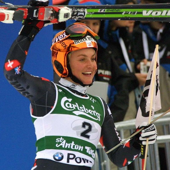 STA40-20010209-ST. ANTON, AUSTRIA: Swiss Sonja Nef celebrates in the finish area after winning the women&amp;#039;s giant slalom at the Alpine Skiing World Championships 2001 in St. Anton on Friday 09 ...