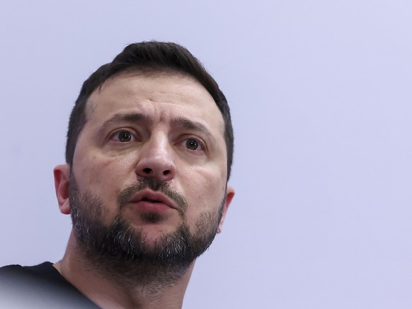 &quot;Je suis reconnaissant à ceux qui détruisent la logistique et les bases de l&#039;occupant sur notre territoire&quot;, a dit Volodymyr Zelensky dans un communiqué remerciant aussi ses alliés occi ...